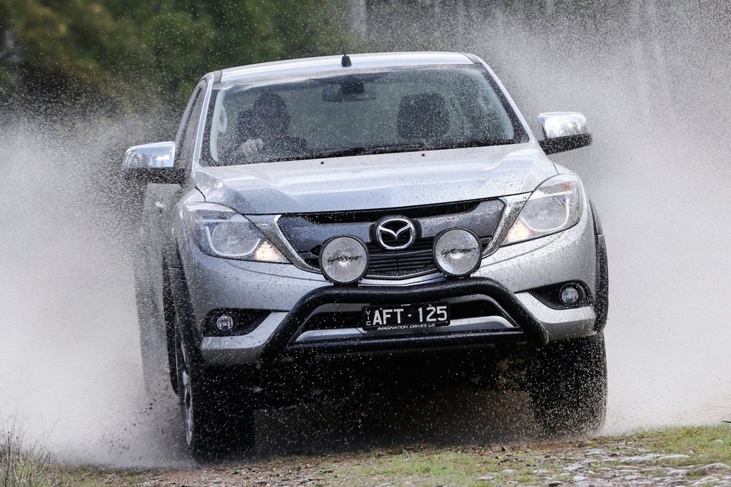 Examen de la parte trasera de la camioneta Mazda BT-50