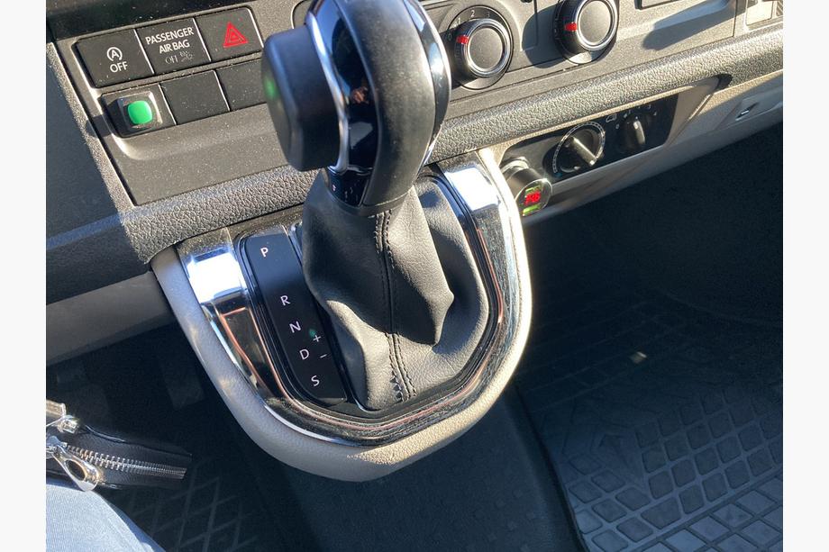 Volkswagen T6 2015-2024 Embellecedor pomo de cambio acero inoxidable Image