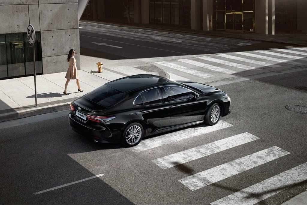 El segundo examen de Toyota Camry 2018 el modelo del año