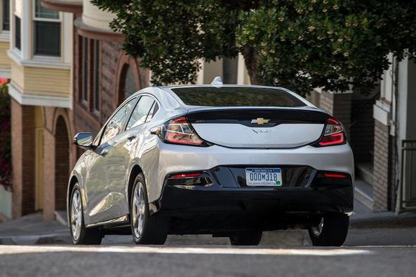 Revisión del hatchback híbrido Chevrolet Volt de segunda generación Foto 7