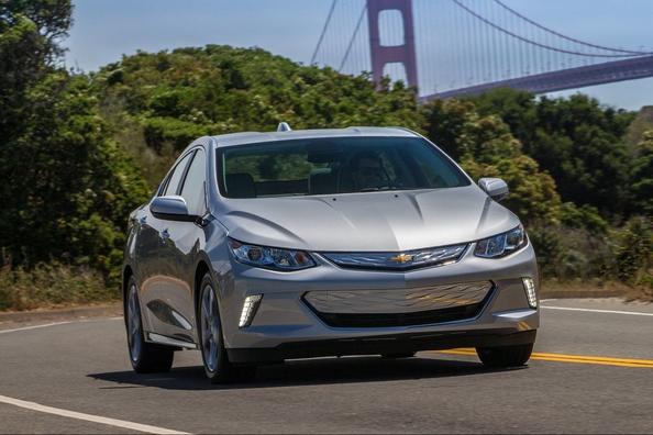 Revisión del hatchback híbrido Chevrolet Volt de segunda generación Foto 6