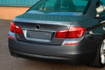 BMW 5 Series F10/F11 2010–2016 Moldura SD de acero inoxidable sobre la matrícula foto 2