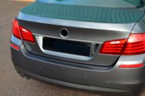 BMW 5 Series F10/F11 2010–2016 Moldura SD de acero inoxidable sobre la matrícula foto 4