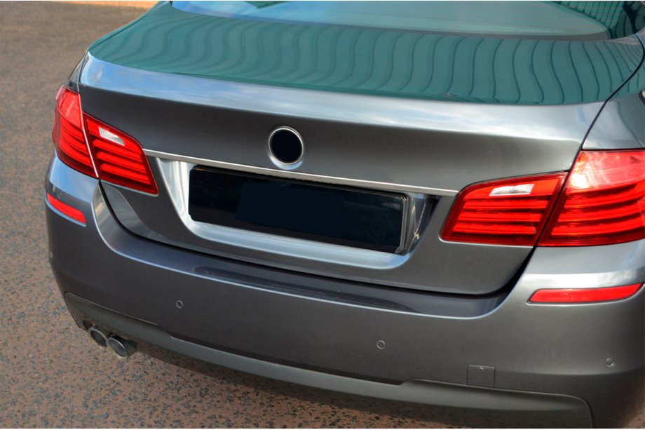 BMW 5 Series F10/F11 2010–2016 Moldura SD de acero inoxidable sobre la matrícula OmsaLine - Acero Inoxidable Italiano Foto 4