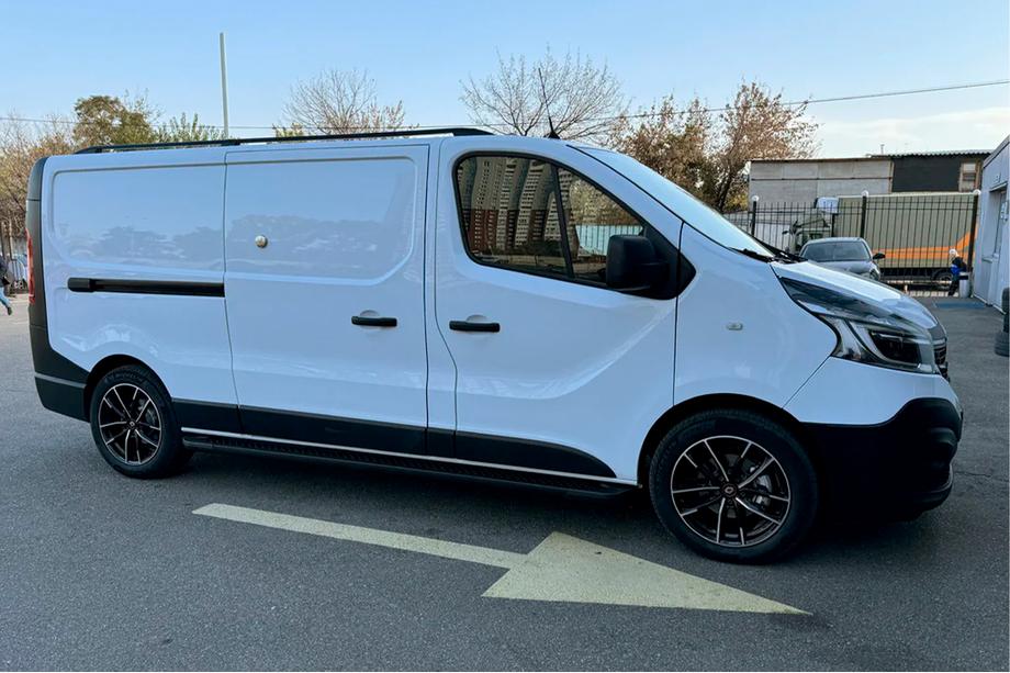 Nissan NV300/Primastar 2016- Estribos Laterales Allmond Black (2 uds., Aluminio) Batalla Larga Foto 5