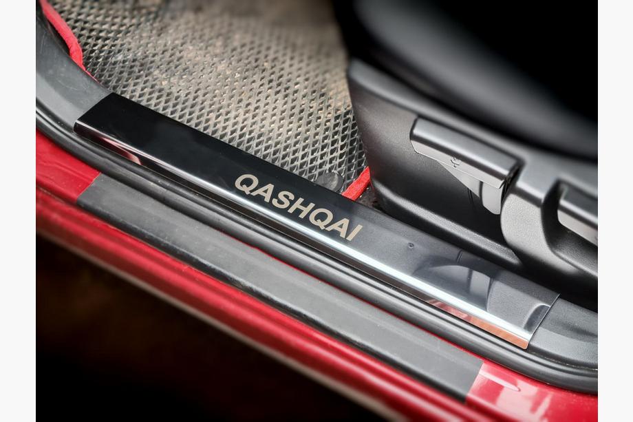 Nissan Qashqai 2010-2014 Cubiertas de estriberas de plastico en acero inoxidable (4 uds) Image