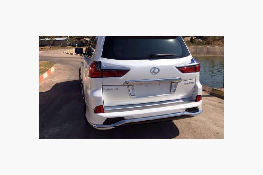 Lexus LX570/450d 2008-2022 Kit de carrocería completo (Modellista) Negro Foto 3