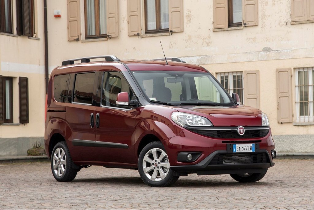 Revisión de la furgoneta compacta de cinco plazas Fiat Doblo