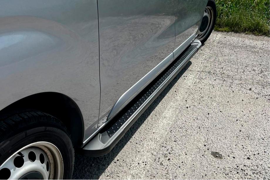 Toyota Proace 2016- Estribos Laterales Allmond Black (2 uds., Aluminio) Image