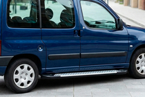 Peugeot Partner 1996-2008 Estribos Laterales Allmond Grey (2 uds., Aluminio) foto 1