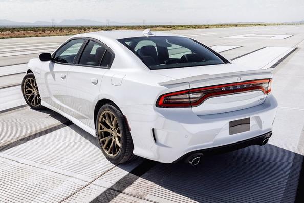 Sedán deportivo Dodge Charger de la séptima generación Foto 6