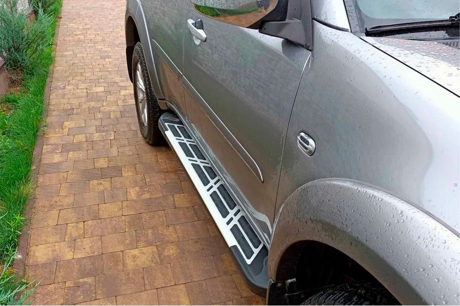 Mitsubishi Pajero Sport 2008-2015 Estribos Laterales Sunrise (2 uds., Aluminio) Image