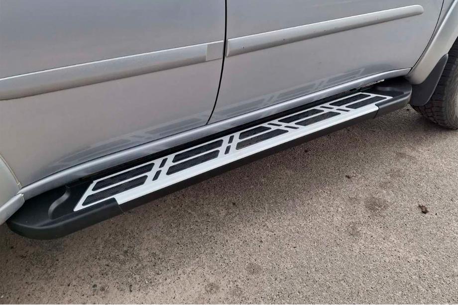 Mitsubishi Pajero Sport 2008-2015 Estribos Laterales Sunrise (2 uds., Aluminio) Foto 7