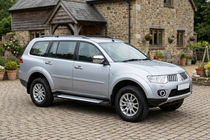 Mitsubishi Pajero Sport 2008-2015 Estribos Laterales Line (2 uds., Aluminio) foto 1