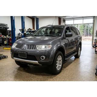Estribos Laterales Allmond Black (2 uds., Aluminio) Mitsubishi Pajero Sport 2008-2015 foto 1