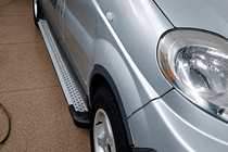 Renault Trafic 2001–2015 Estribos laterales tipo X5 (2 uds, aluminio) foto 1