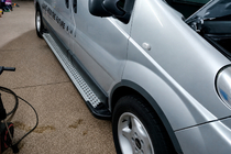 Renault Trafic 2001–2015 Estribos laterales tipo X5 (2 uds, aluminio) foto 5