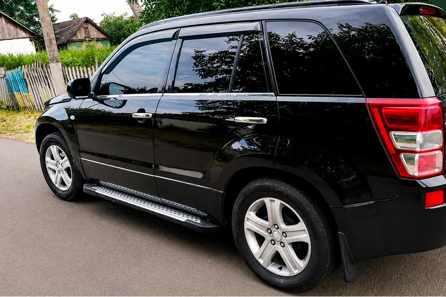 Suzuki Grand Vitara 2005-2017 Estribos Laterales Allmond Grey (2 uds., Aluminio) Image
