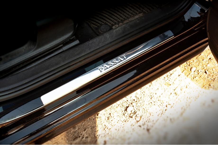 Volkswagen Passat B7 2012-2015 Protecciones de umbral OmsaLine tipo 1 (4 uds, acero inoxidable) Image