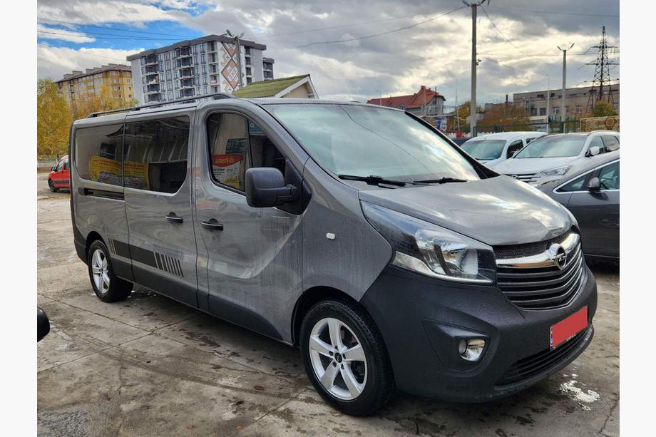 Opel Vivaro 2015-2019 Barras de techo Skyport (negras) Batalla Corta Foto 5