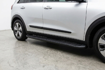 Kia Niro 2016–2021 Estribos Laterales Tayga Black (2 uds., Aluminio) foto 1