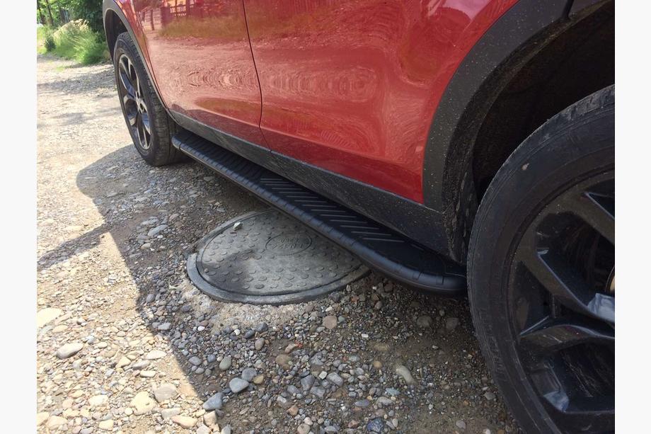 Land Rover Discovery Sport 2014- Estribos Laterales Bosphore Black (2 uds., Aluminio) Image