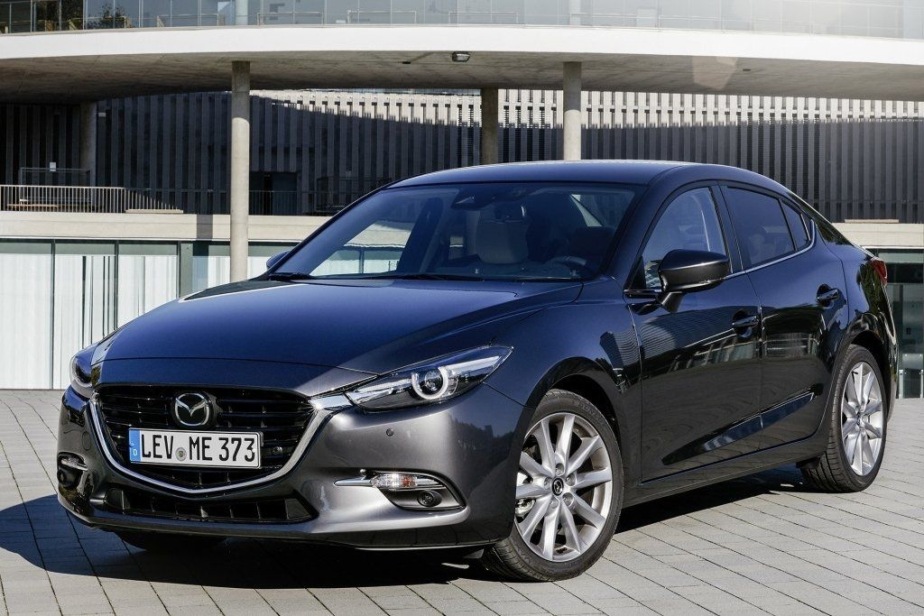 Versión rediseñada del sedán Mazda 3