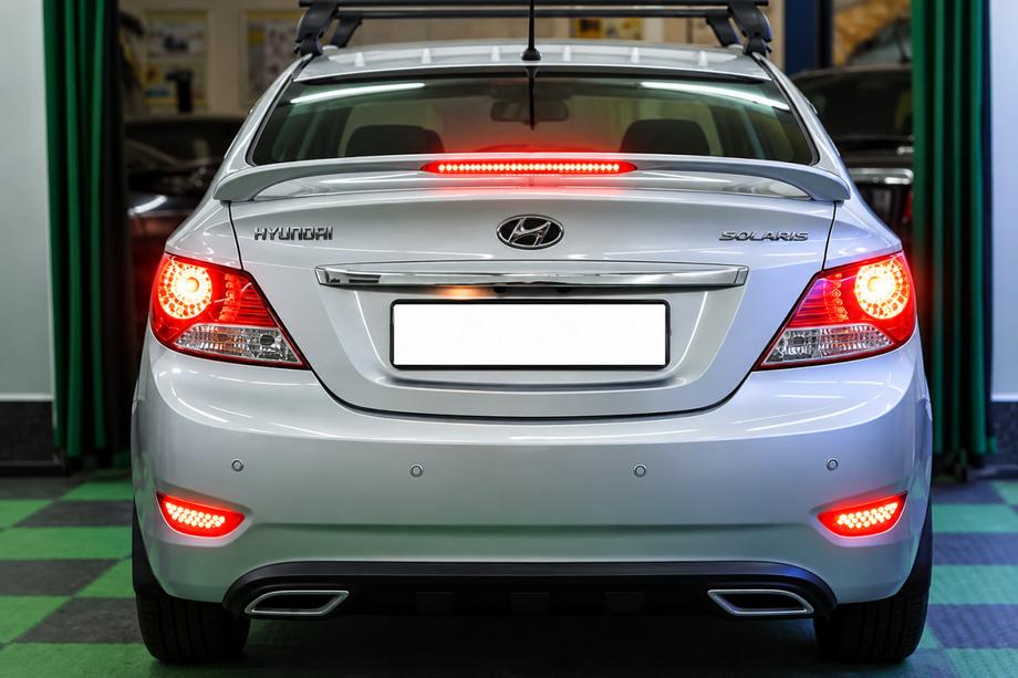 Hyundai Accent 2011-2017 Alerón Niken V2 (imprimado para pintar) Image