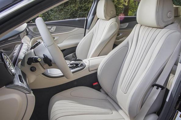 La nueva generación del cupé de cuatro puertas Mercedes-Benz CLS-Class Foto 8