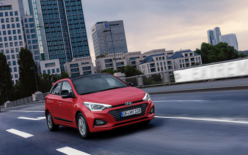 Actualizado cinco puertas hatchback Hyundai i20 (segunda revisión)