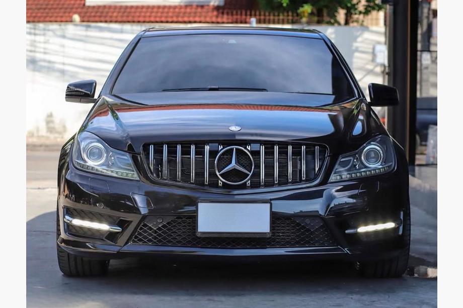 Mercedes C-class W204 2007-2015 Parrilla Delantera GT Panamericana Image