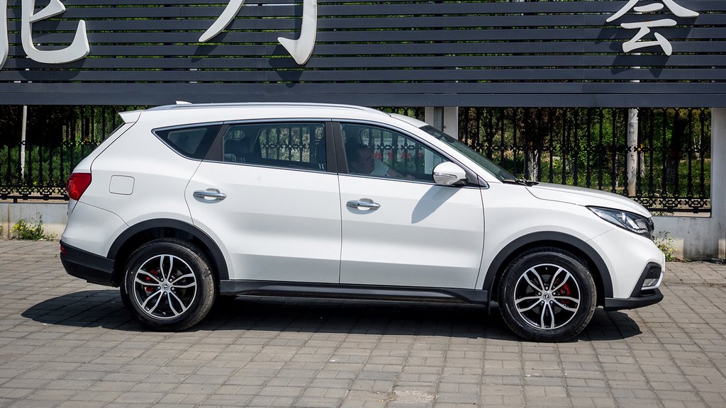 Revisión actualizada de cruce de Dongfeng 580