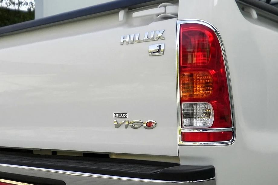 Toyota Hilux 2006-2015 Cubiertas Cromadas para Luces Traseras 2004-2008 (2 uds, plastico) Image