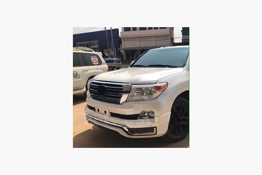 Toyota Land Cruiser 200 2007-2021 Kit de carrocería 2016↗ (Modelista V3) Blanco Foto 2