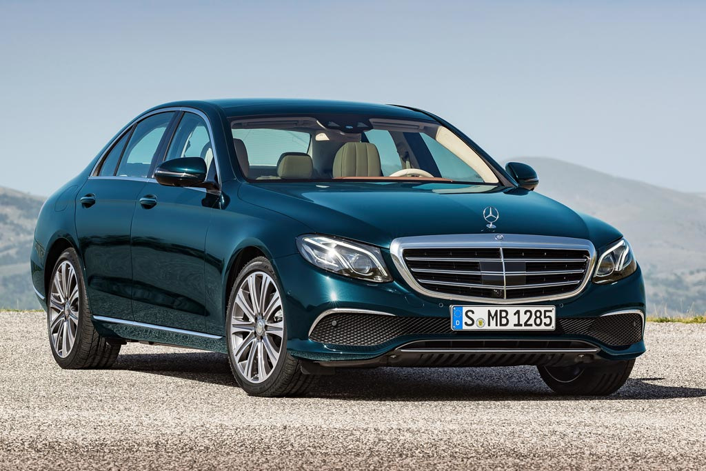 El examen de la berlina Mercedes-Benz E-Class de la quinta generación