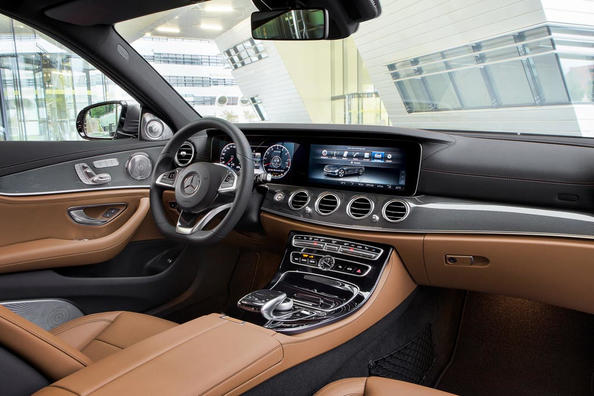 El examen de la berlina Mercedes-Benz E-Class de la quinta generación Foto 5