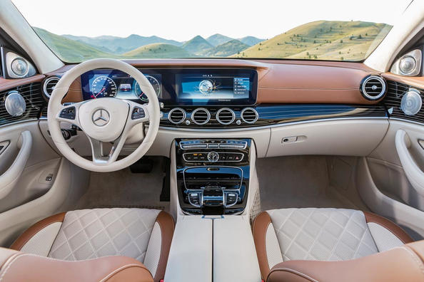 El examen de la berlina Mercedes-Benz E-Class de la quinta generación Foto 4