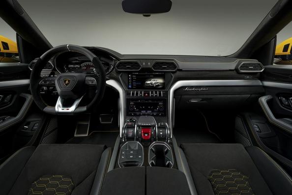 El examen de cruce Lamborghini Urus Foto 5