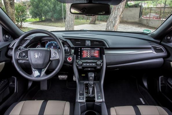 Cinco puertas hatchback de la décima generación de Honda Civic 5D Foto 4