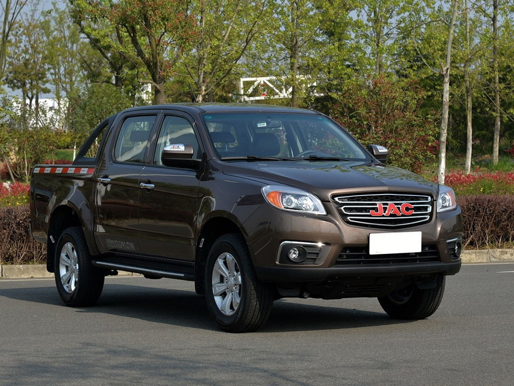 Examen de la parte trasera de la camioneta JAC T6