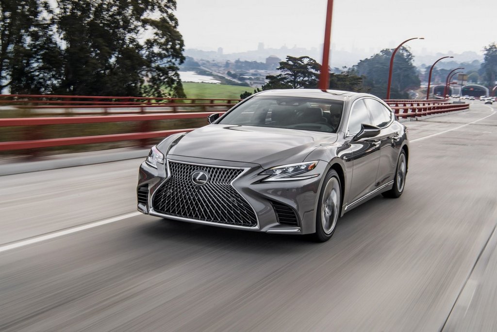 El examen de la berlina Lexus LS de la quinta generación