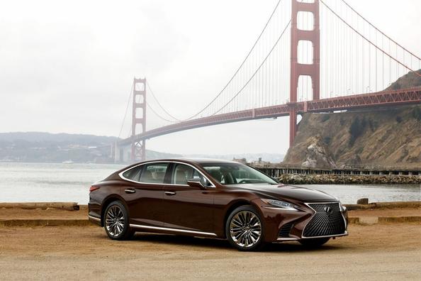 El examen de la berlina Lexus LS de la quinta generación