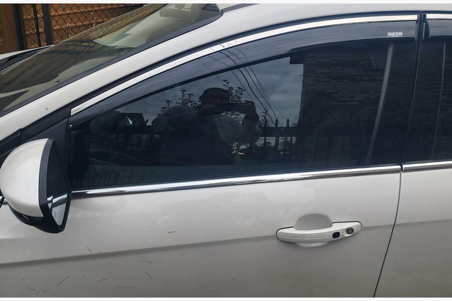 Ford Focus III 2011-2017 Deflectores de ventana con moldura cromada Niken (SD/HB, 4 uds) Foto 4