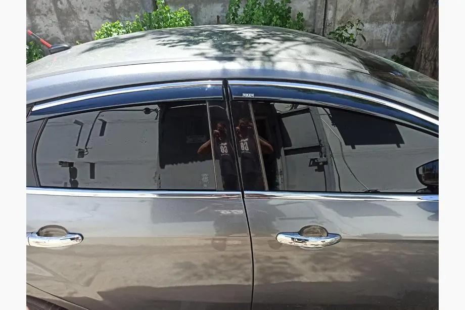 Ford Focus III 2011-2017 Deflectores de ventana con moldura cromada Niken (SD/HB, 4 uds) Image