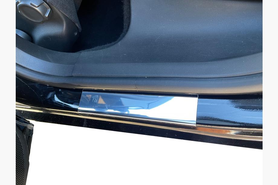 Citroen C-4 2010-2018 Protectores de umbral Carmos (4 uds., acero inoxidable) Foto 2