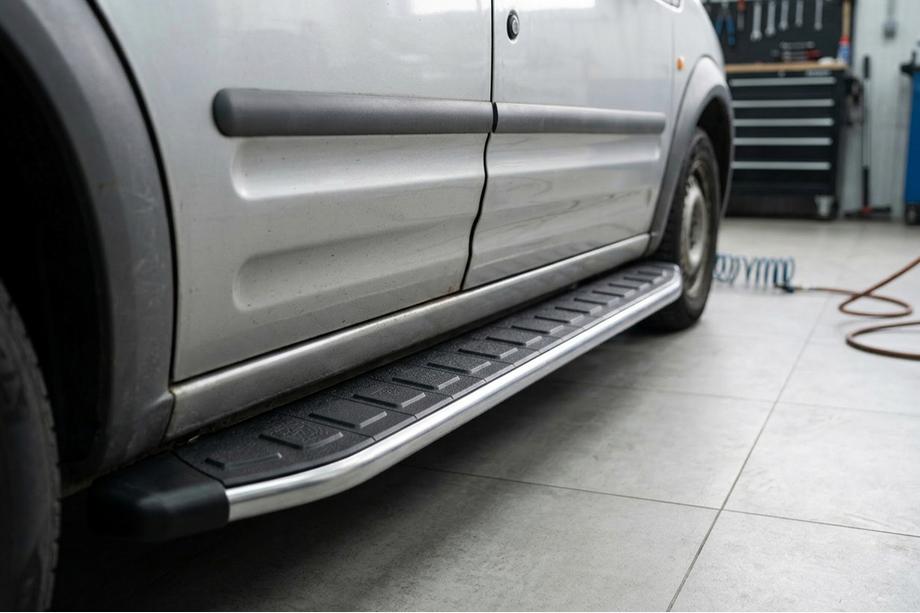 Ford Connect 2010-2013 Estribos laterales Fullmond (2 uds., aluminio) Image