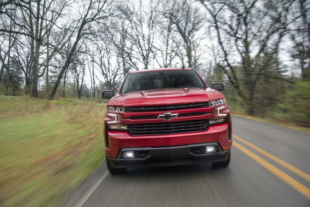 El examen de una camioneta Chevrolet Silverado de la nueva generación