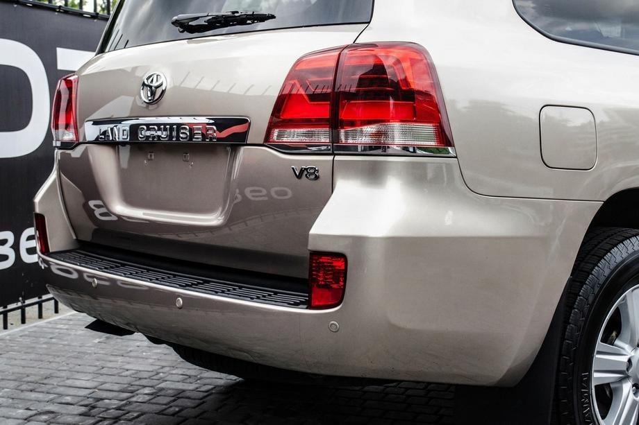Toyota Land Cruiser 200 2007-2021 Pilotos Traseros 2007-2015 V1 (Diseño 2016+) Image