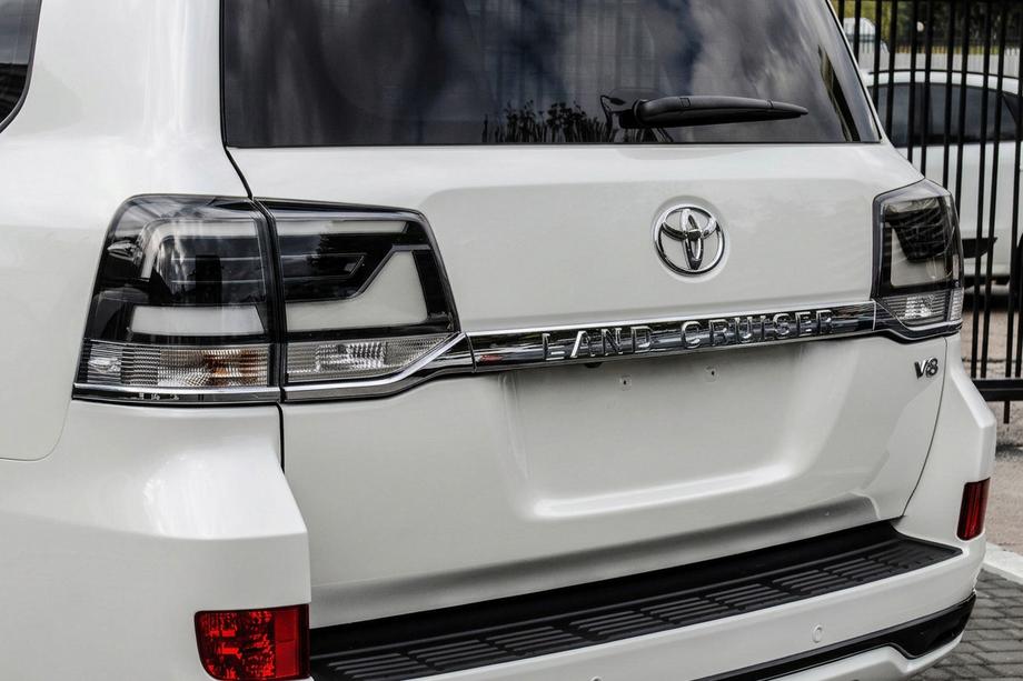 Toyota Land Cruiser 200 2007-2021 Pilotos Traseros 2016+ (Executive Black) Image