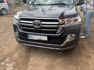 Toyota Land Cruiser 200 2007-2021 Parrilla delantera 2016-2021 (diseño 2019) Sin cámara foto 8